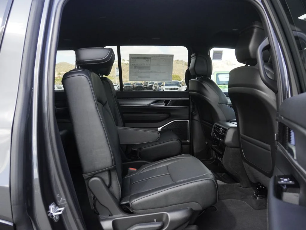 New 2026 Baltic Gray Metallic Clearcoat Jeep Limited Altitude image 30