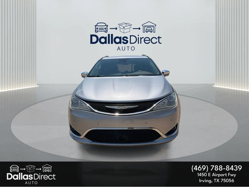 Used 2017 Billet Silver Metallic Clearcoat Chrysler Limited image 3
