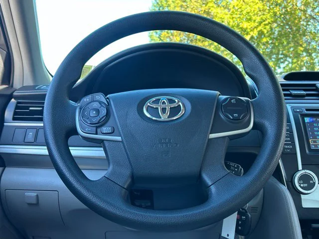 Used 2012 Silver Toyota LE image 36