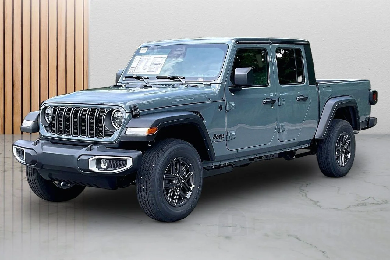New 2026 Anvil Clear-Coat Exterior Paint Jeep Sport S image 4