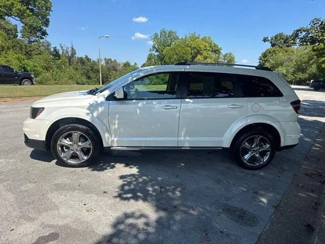 Used 2016 White Dodge Crossroad image 4