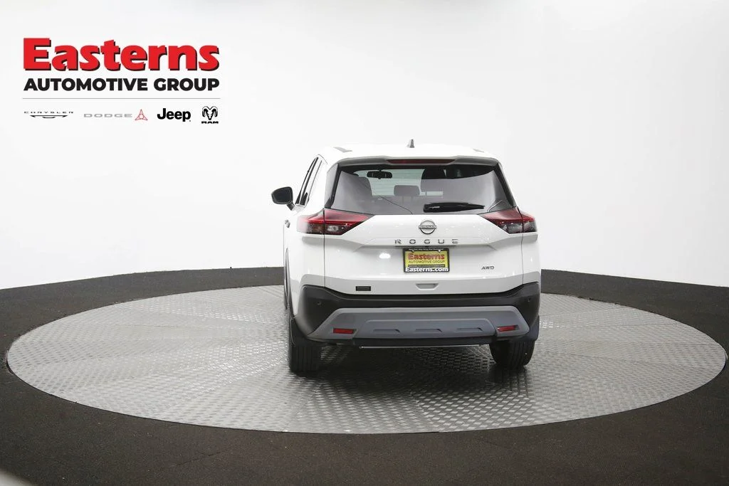 Used 2023 White Nissan S image 39