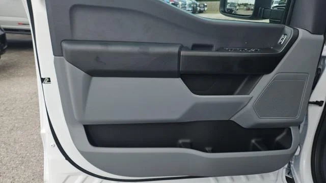New 2027 Oxford White Ford XL 2WD image 30