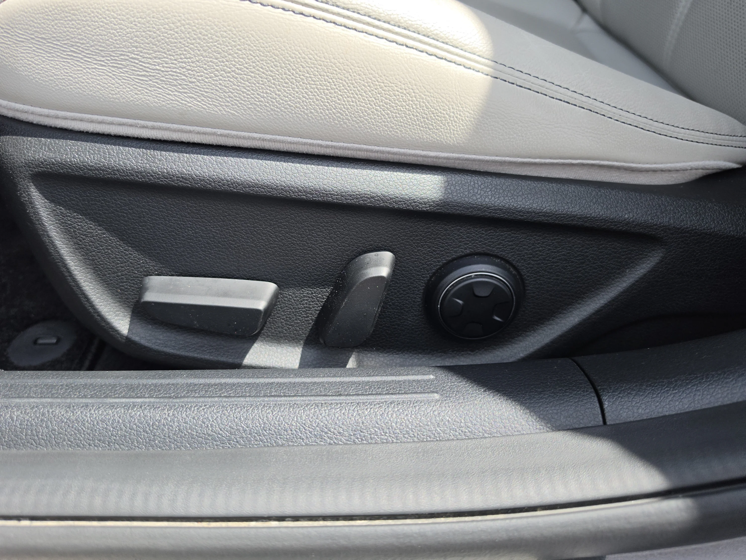 Used 2025 Savile Silver Genesis 2.5T image 24