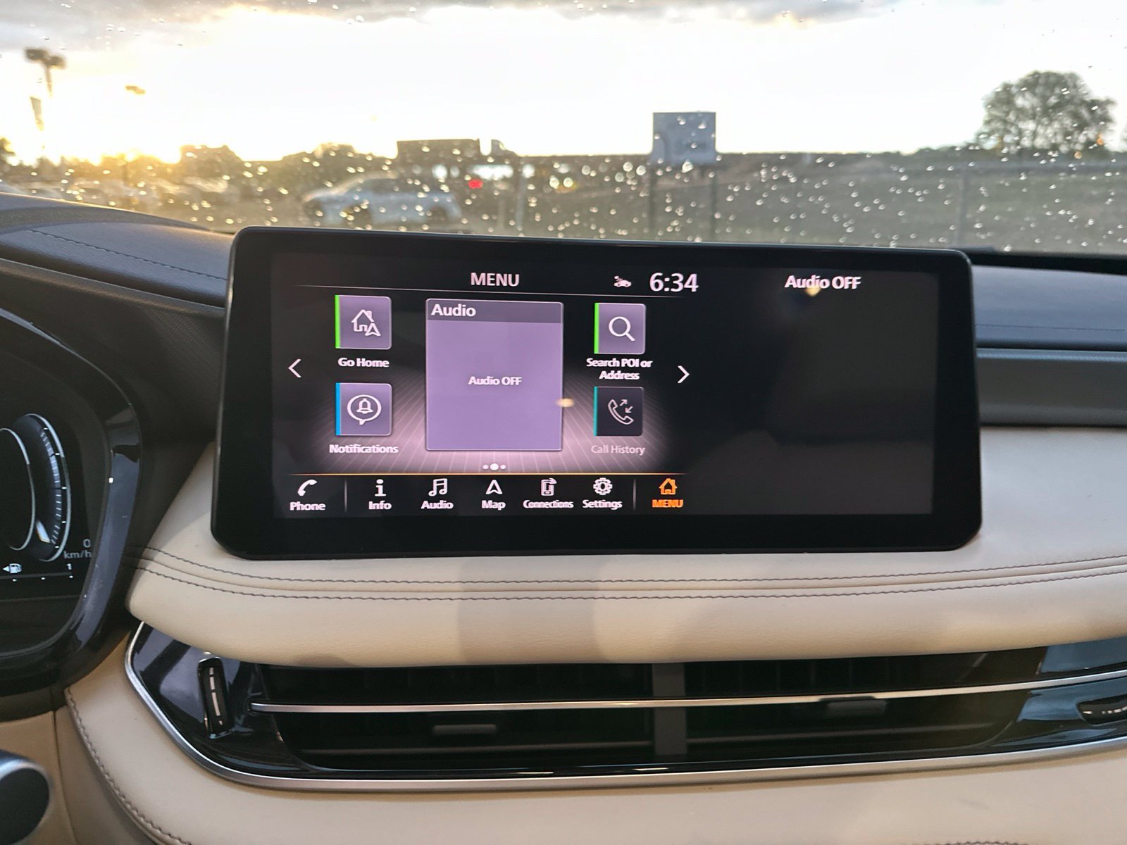 Used 2024 White INFINITI LUXE image 17