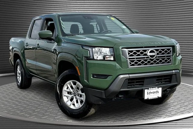 Used 2024 Green Nissan SV image 3