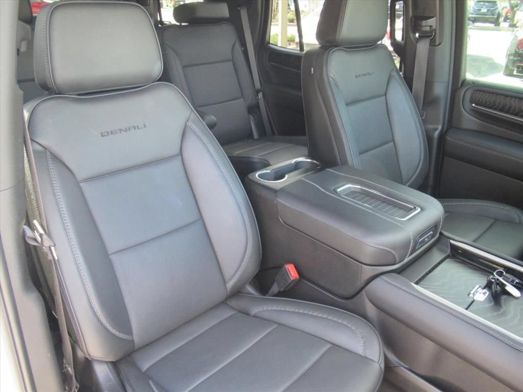 2024 GMC Yukon Denali - Photo 9