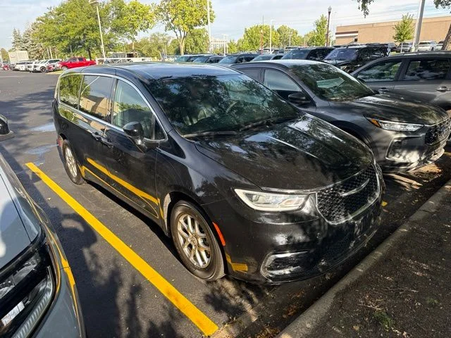 Used 2025 Black Chrysler Select image 2