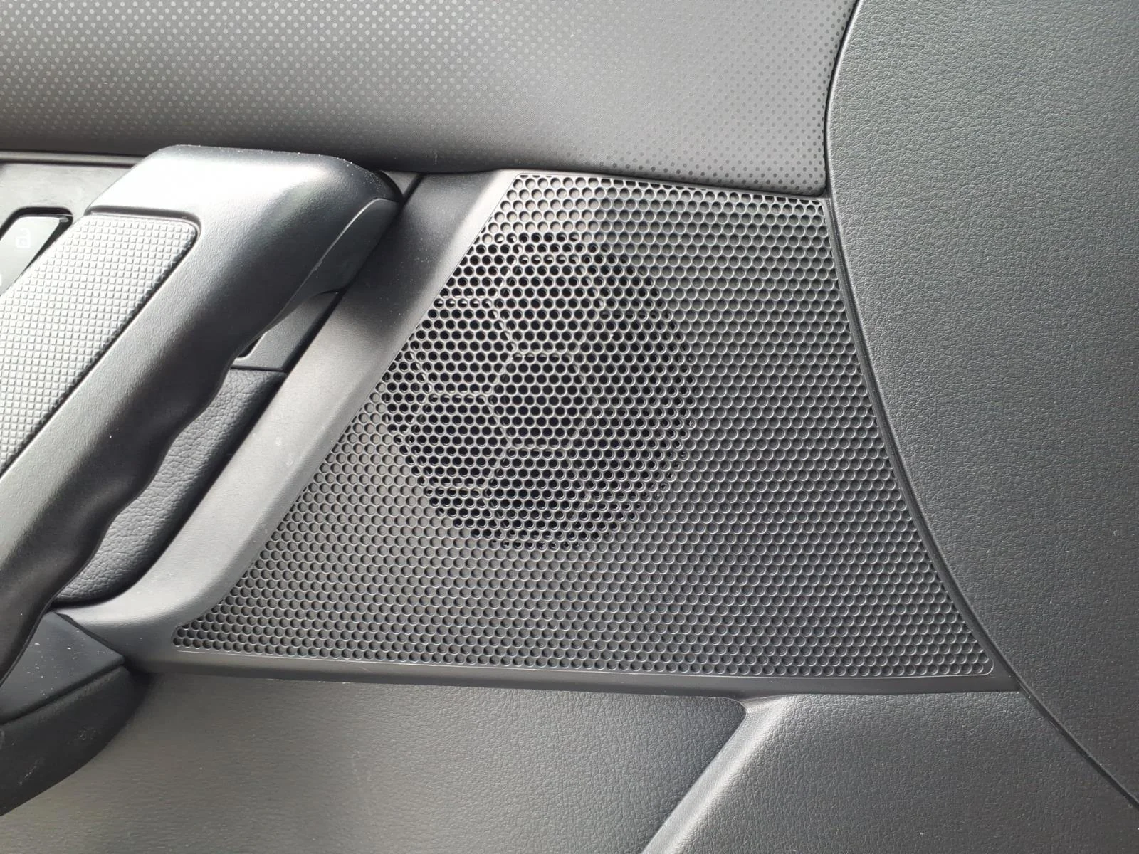 Used 2025 Wind Chill Pearl Mazda 2.5 S Preferred Package image 6