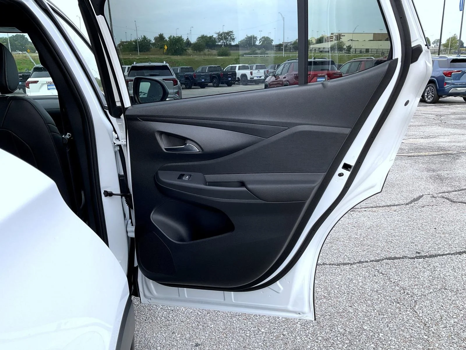 New 2026 Summit White Buick Preferred image 17