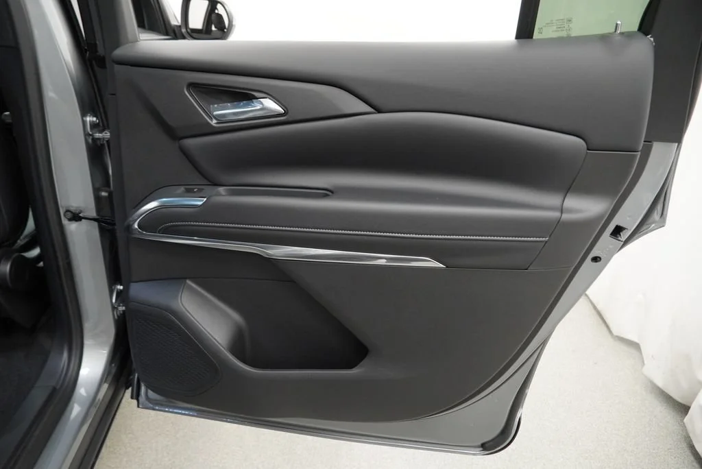 New 2027 Sterling Gray Metallic Chevrolet LT image 27