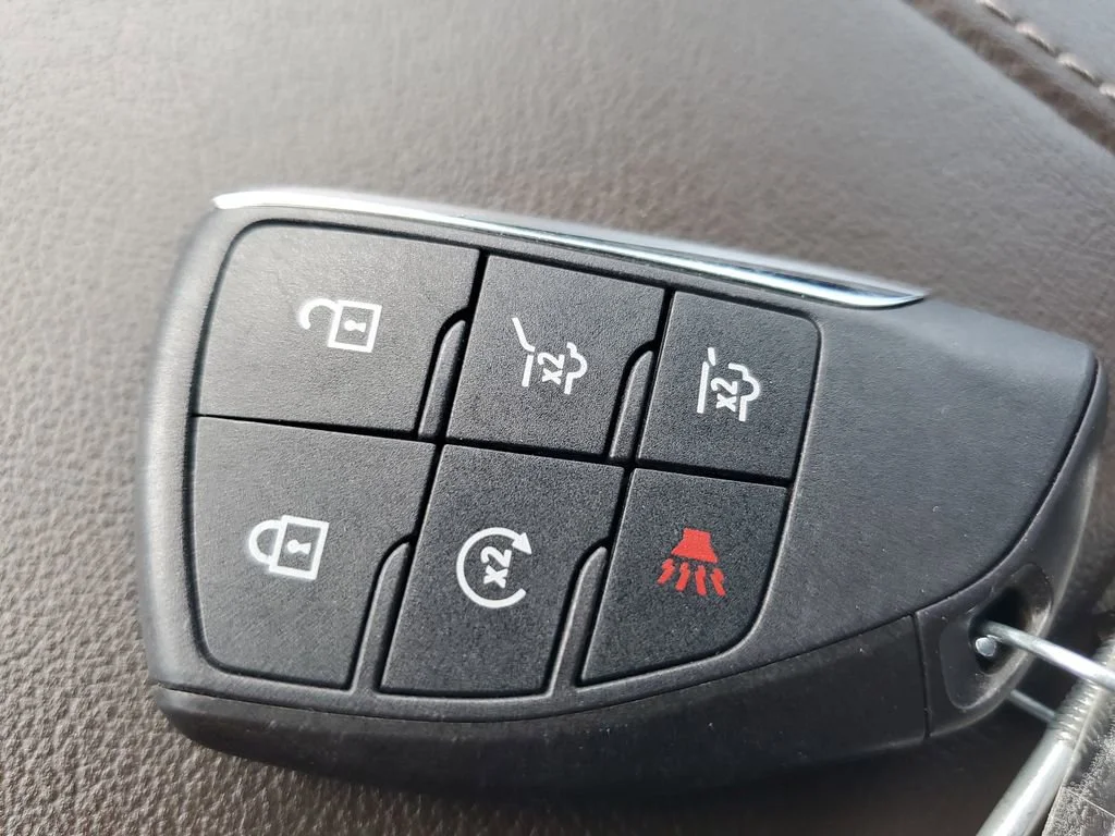Used 2025 Radiant Red Tintcoat Chevrolet LT image 27
