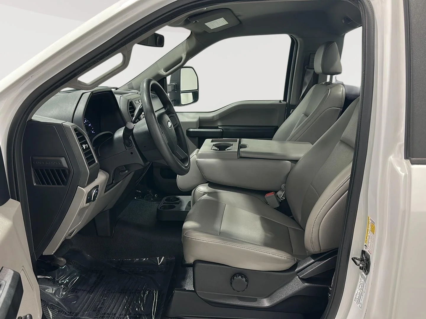 Used 2019 White Ford XL image 16