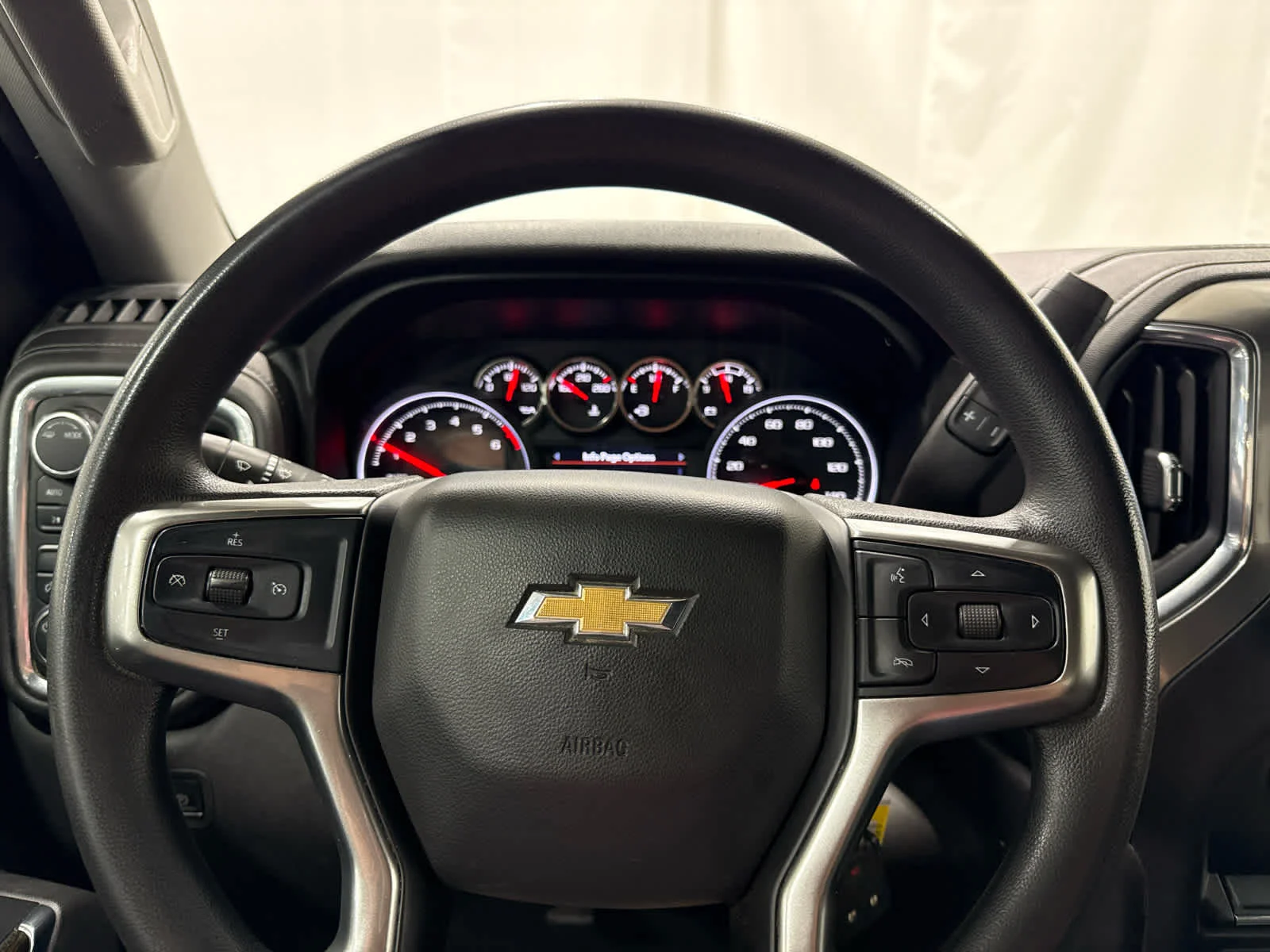 Used 2020 SUMMIT WHITE Chevrolet LT image 24