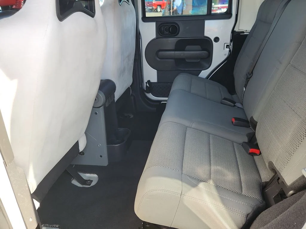 Used 2007 Silver Jeep Unlimited Rubicon image 9