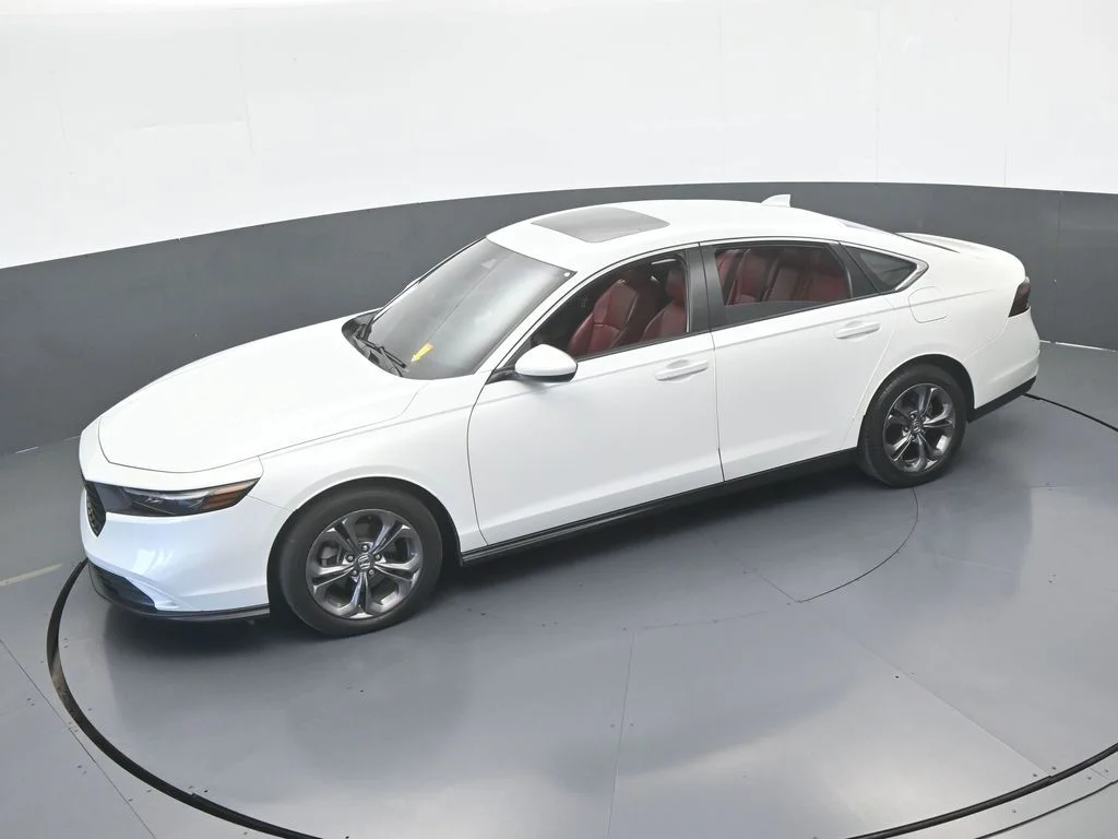 Used 2023 Platinum White Pearl Honda EX image 44