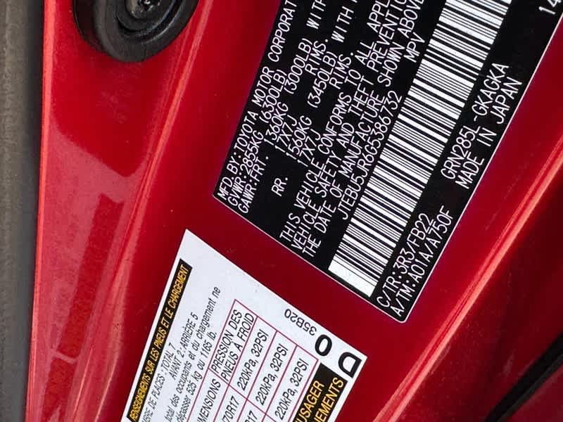 Used 2016 Barcelona Red Metallic Toyota SR5 image 23