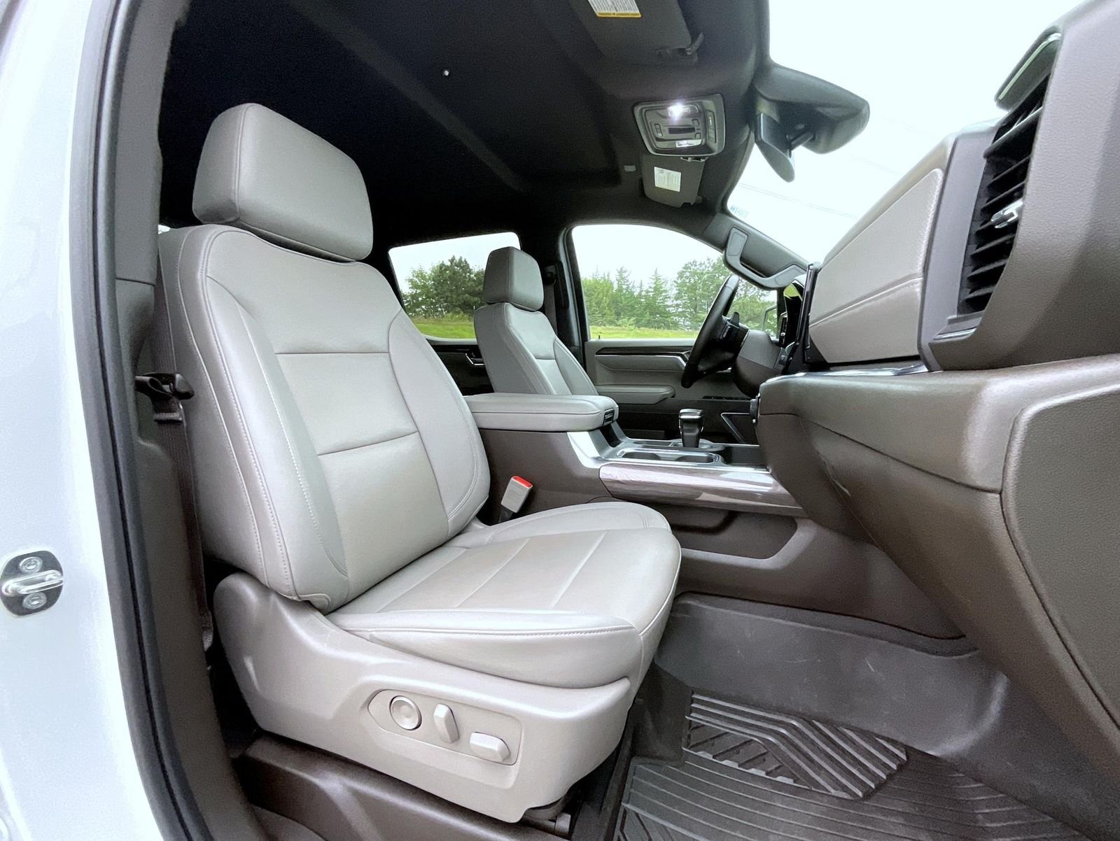 Used 2024 White Chevrolet LTZ image 16