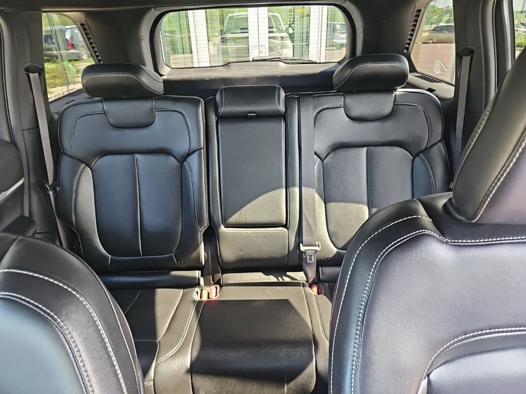 Used 2024 White/off-white Jeep Limited image 26