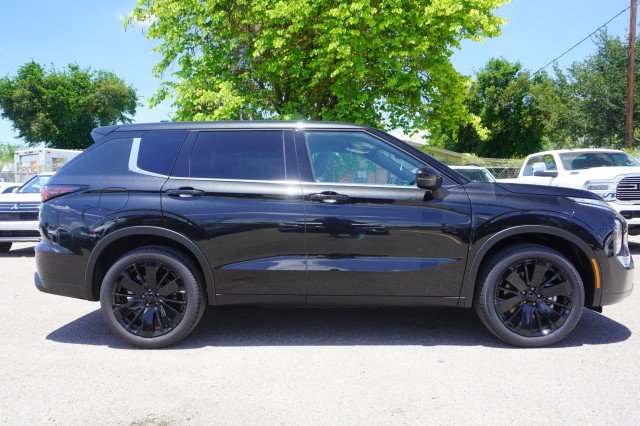 New 2026 Black Diamond Mitsubishi SE image 4