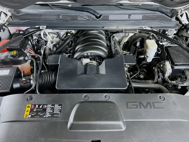 Used 2017 White GMC Denali image 32