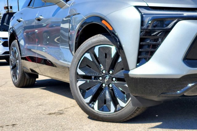 New 2025 Sterling Gray Metallic Chevrolet RS image 4