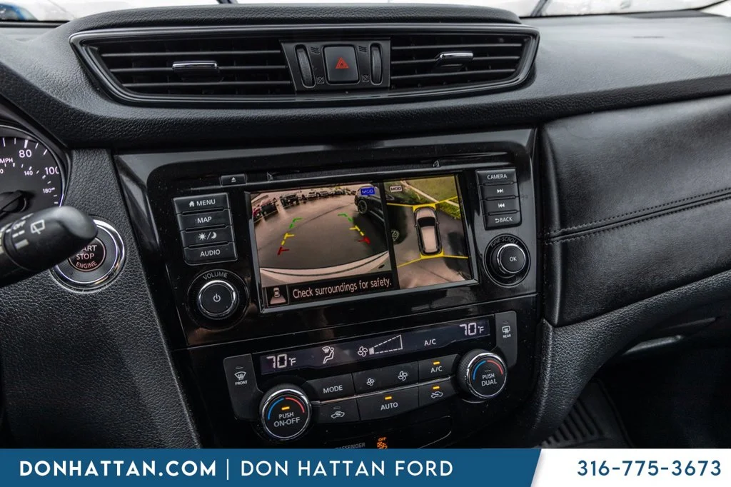 Used 2018 Silver Nissan SL image 9