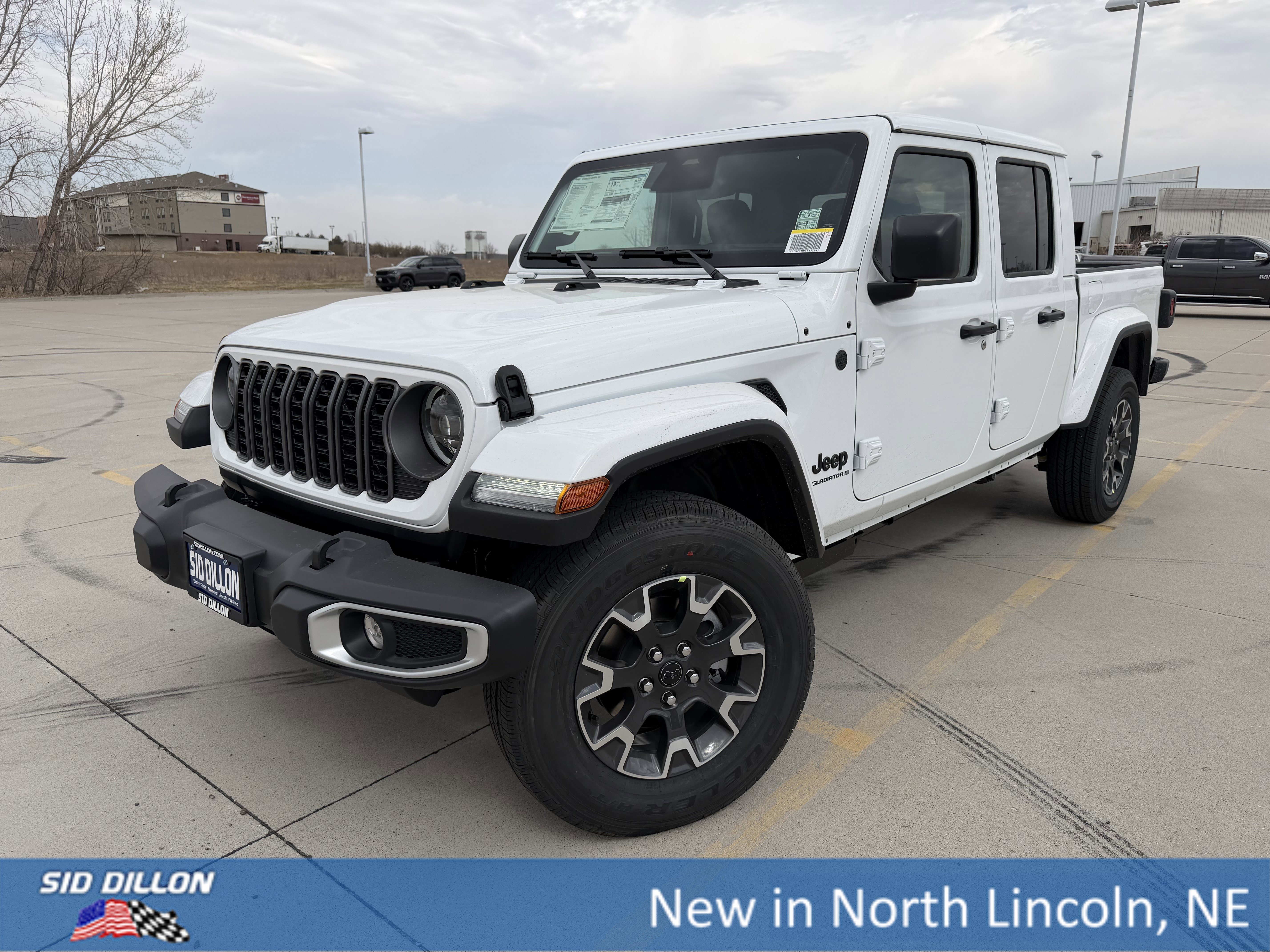 2026 Jeep Gladiator Sahara Auto's photo