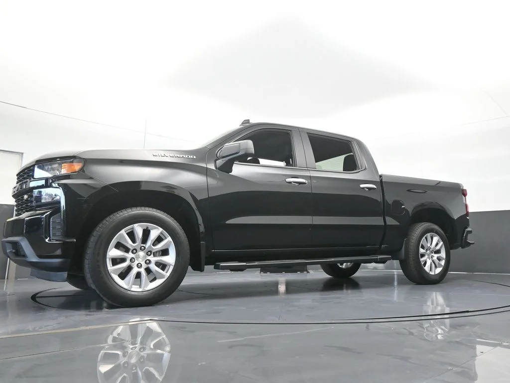 Used 2021 Black Chevrolet Custom image 49