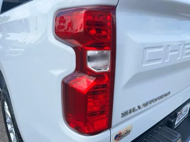 Used 2025 Summit White Chevrolet LT image 7