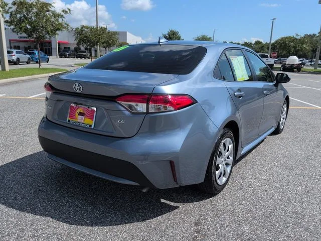 Used 2021  Toyota LE image 4