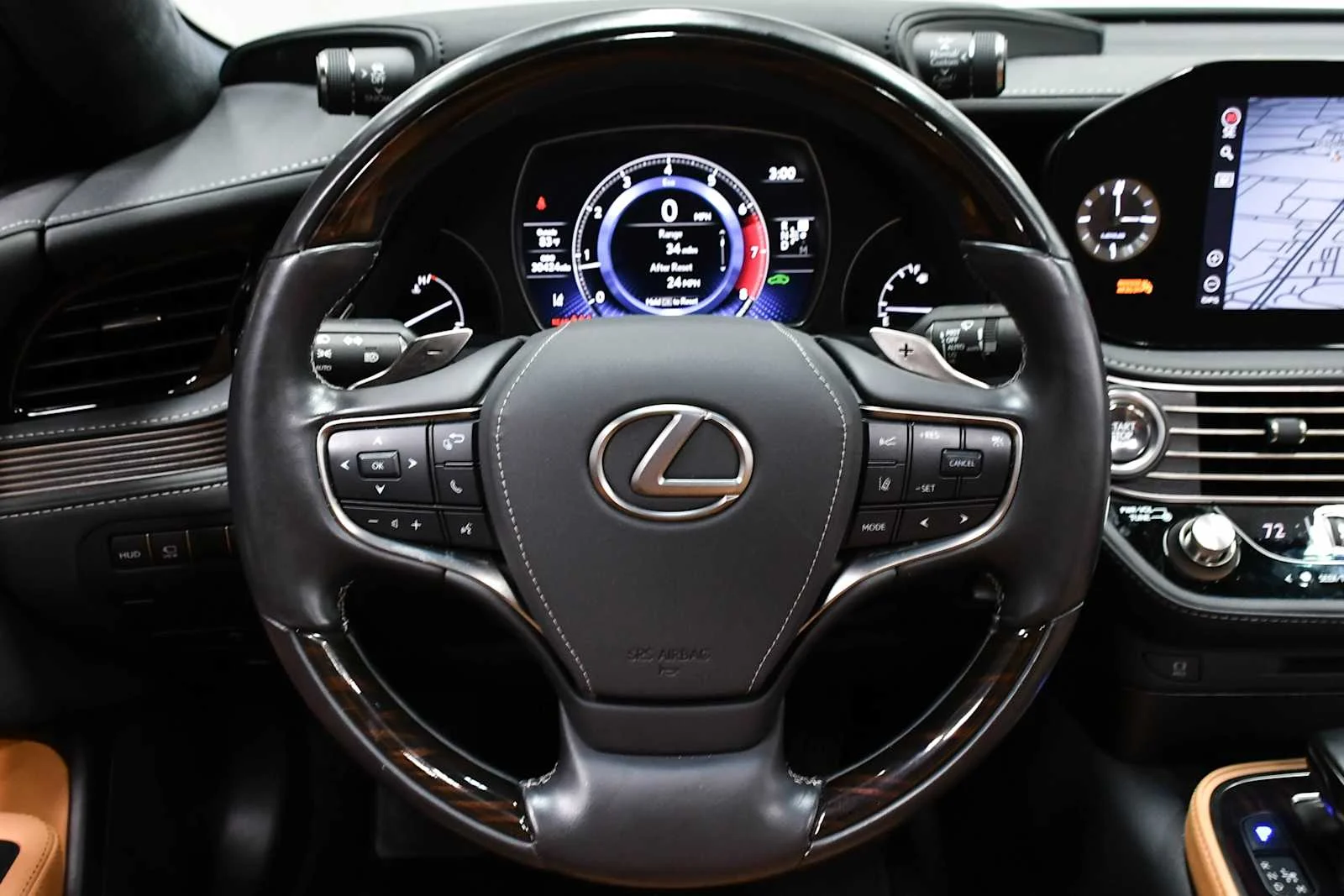 Certified Used 2022 Eminent White Pearl Lexus  image 18
