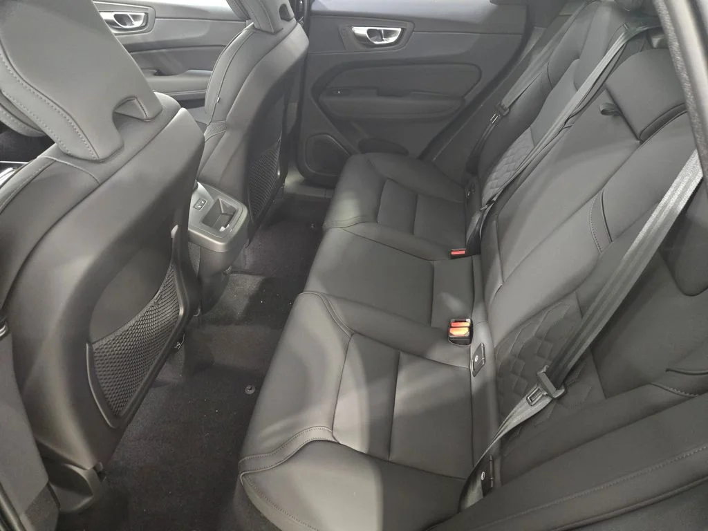 2026 Volvo XC60 Plus - Photo 20