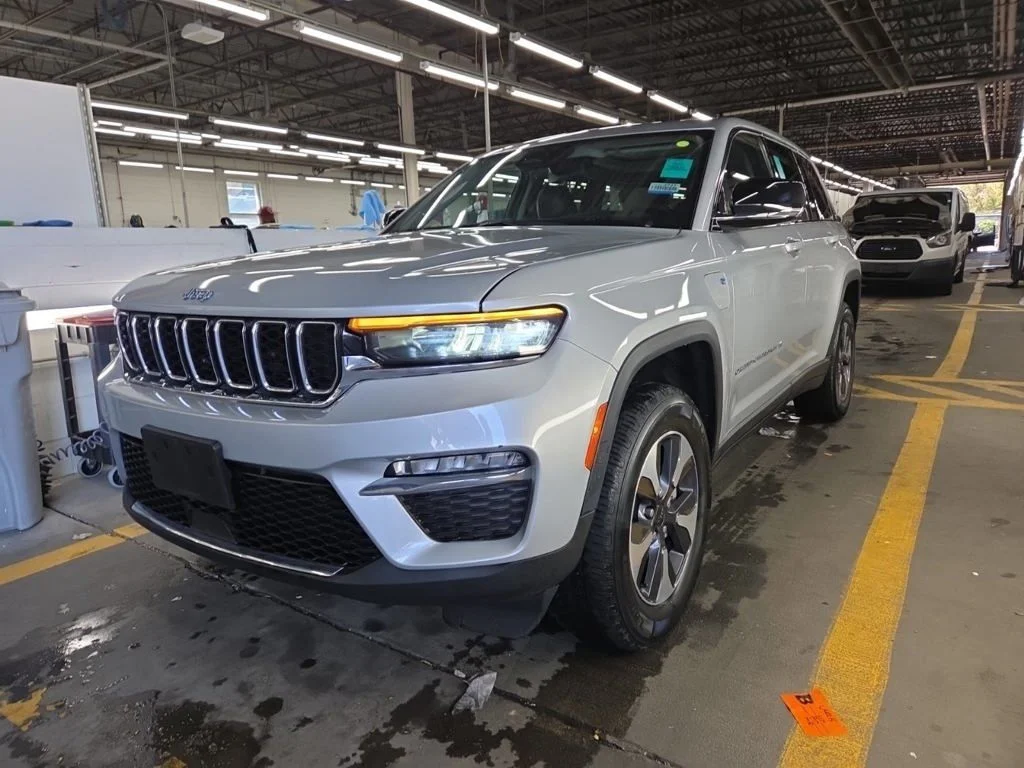 Used 2022 Silver Jeep 4xe image 15