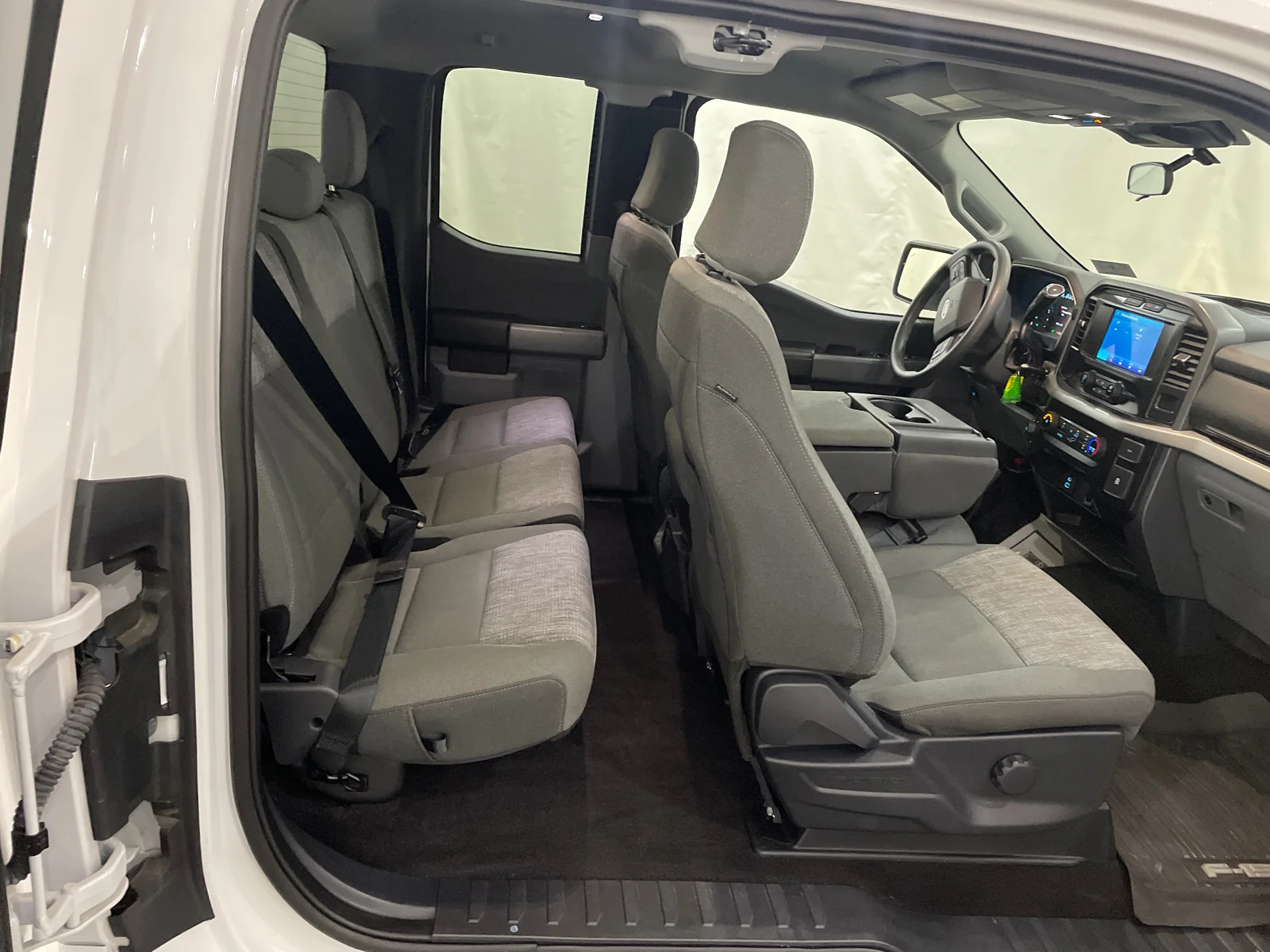 Used 2022 Oxford White Ford XLT image 24