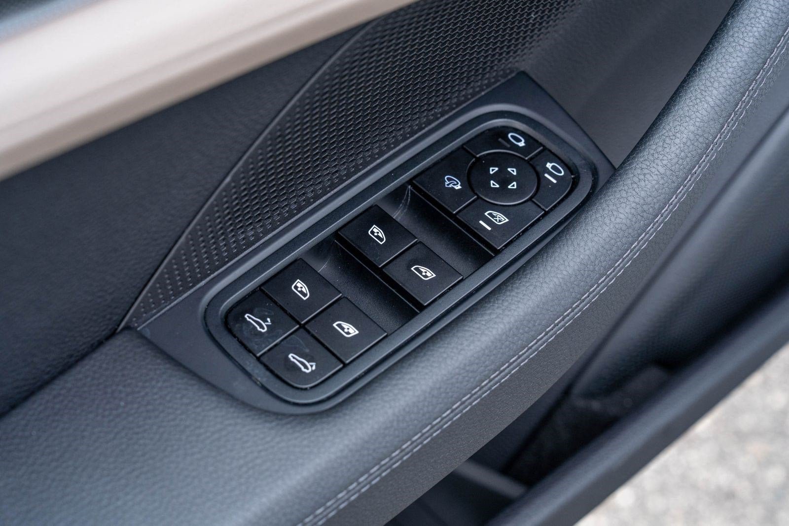 Used 2025 White Porsche  image 22