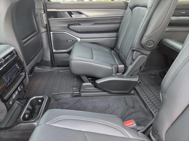 New 2026 Baltic-Gray Metallic Clear-Coat Exterior Paint Jeep Upland image 25