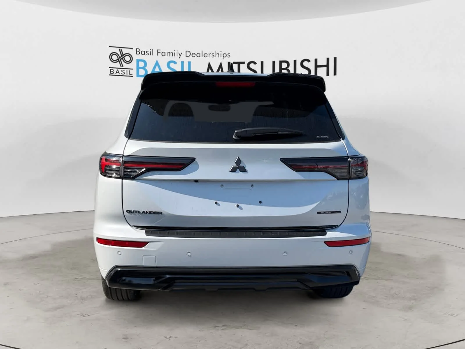 New 2026 White Diamond/Black Roof Mitsubishi Black Edition image 4