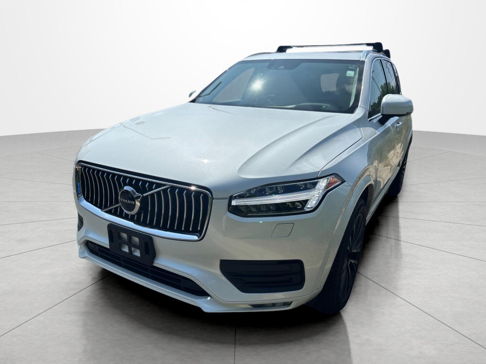 Used 2021 Crystal White Metallic Volvo Momentum image 1