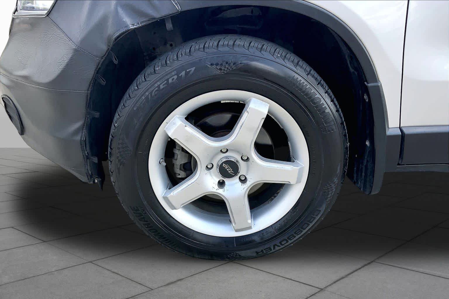 Used 2009 Alabaster Silver Metallic Honda LX image 10