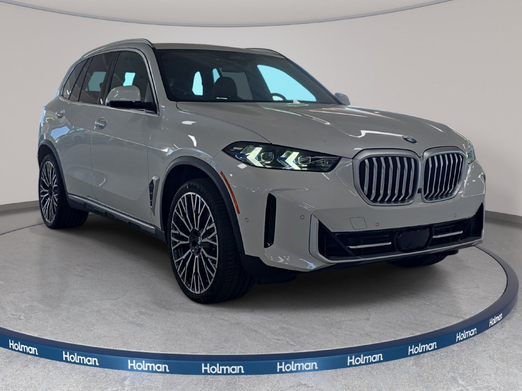 Certified Used 2026 Mineral White Metallic BMW sDrive40i image 3