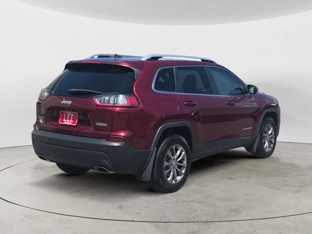 Used 2021 Red Jeep Latitude Lux image 5