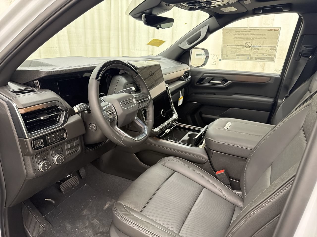 2026 GMC Yukon Denali - Photo 14