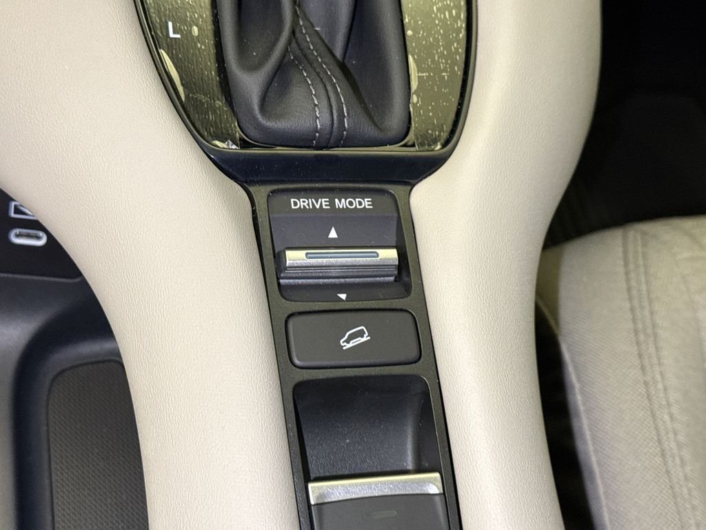 New 2027 Platinum White Pearl Honda LX image 26