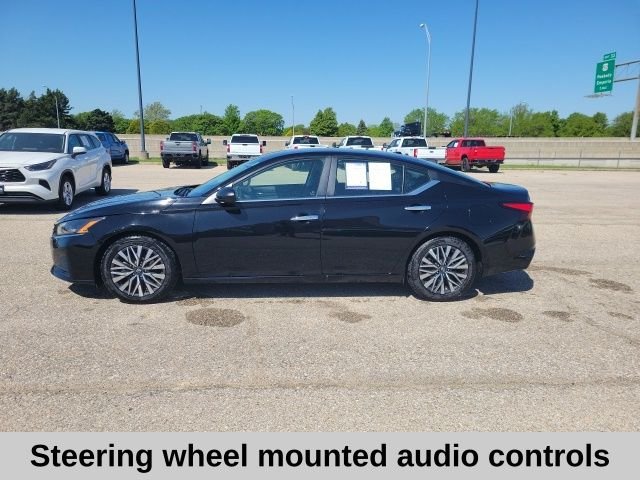 Used 2024 Black Nissan 2.5 SV image 3