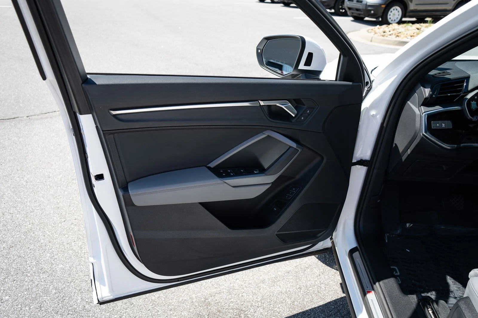 Used 2025 Arkona White Audi Premium image 17