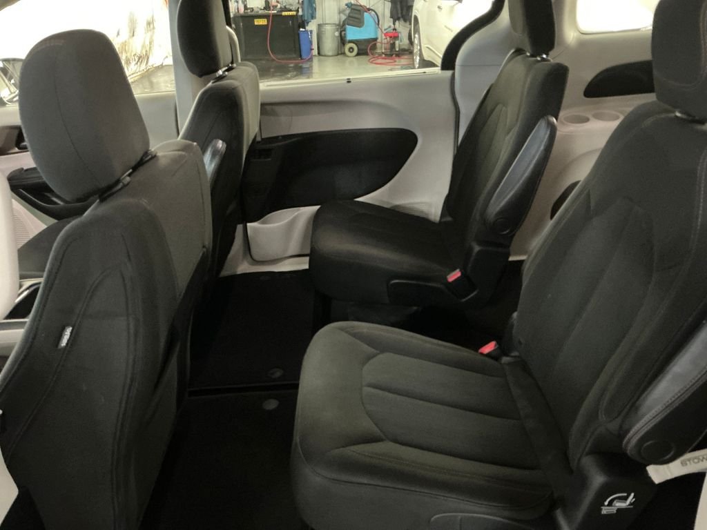 Used 2018 Gray Chrysler Touring Plus image 26