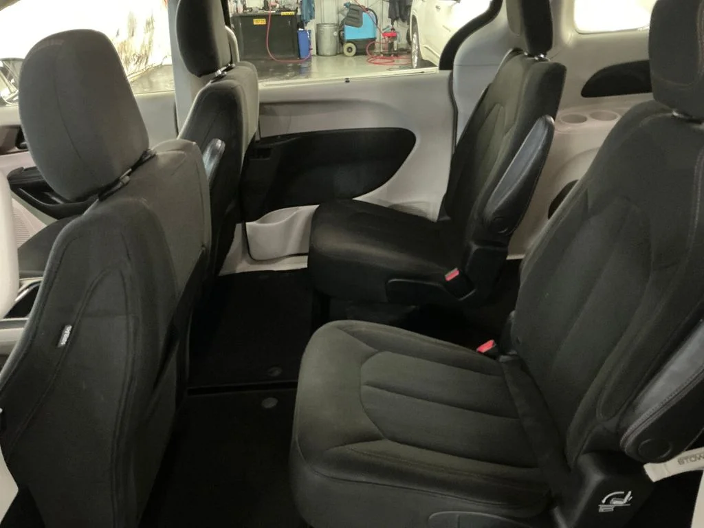 Used 2018 Gray Chrysler Touring Plus image 26
