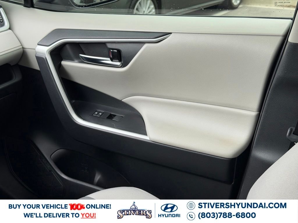 2021 Toyota RAV4 XLE - Photo 32