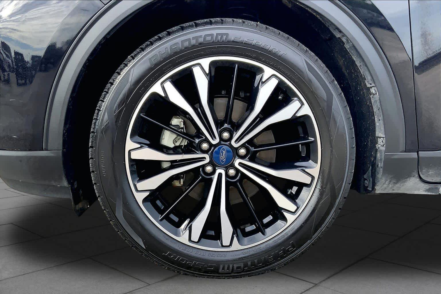 Used 2021 Agate Black Ford SE Hybrid image 11